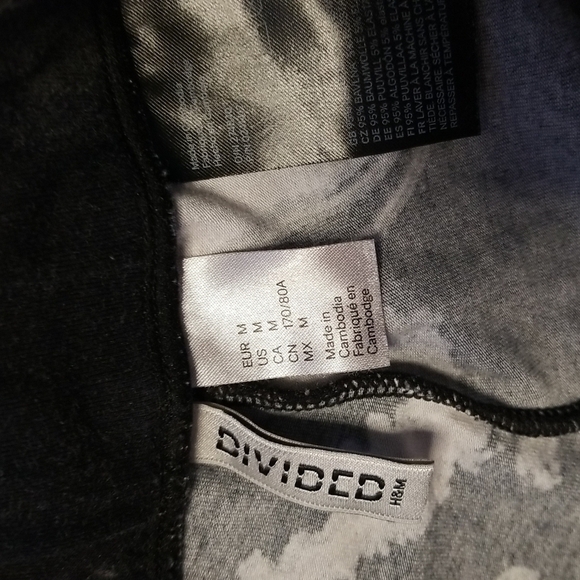 Divided -tie dye leggings size med - Picture 4 of 4